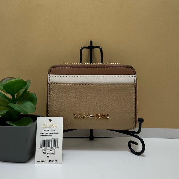 Michael Kors Card Holder - Picture 5 of 9